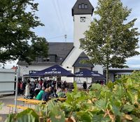 Dorffest an der Kirche in Oberbrombach